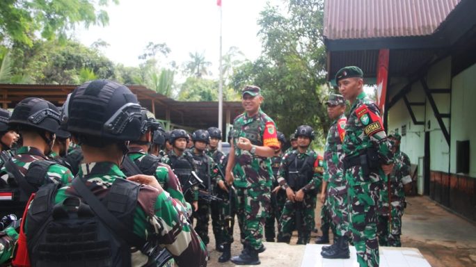 Dansatgas Pamtas Statis RI-PNG Yonif 111/KB Menerima Kunjungan Dankolakops Korem 174/ATW