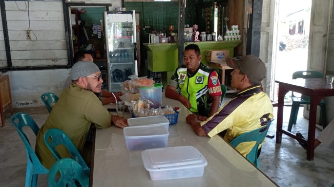 Ciptakan Keakraban Serda Syahdan Rutin Laksanakan Komsos Dengan Masyarakat Binaan