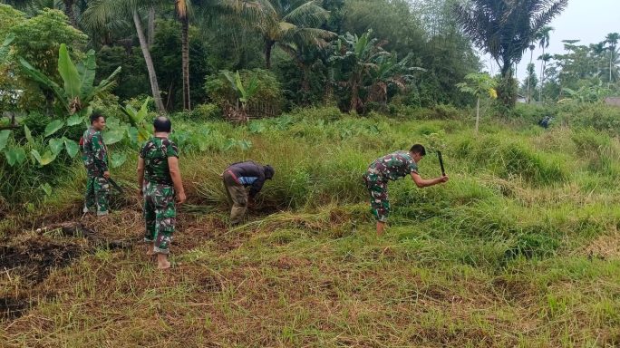 Sukseskan Program I’M Jagong Koramil 12/Tnp Kodim 0103/Aceh Utara Mulai Buka Lahan