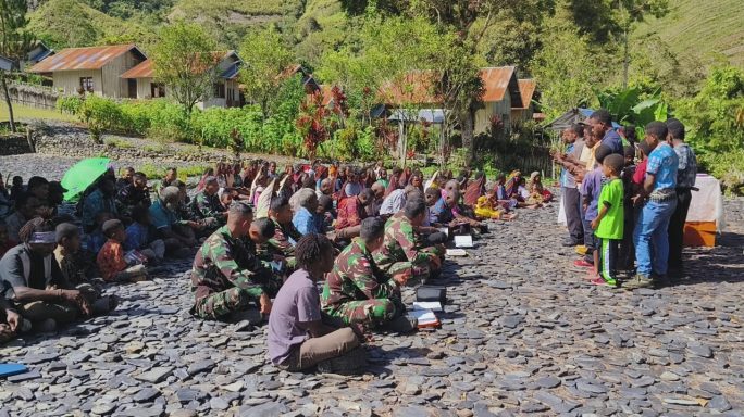 Satgas Yonif 115/ML Jalin Hubungan yang Harmonis dengan Masyarakat Kampung Kulirik 