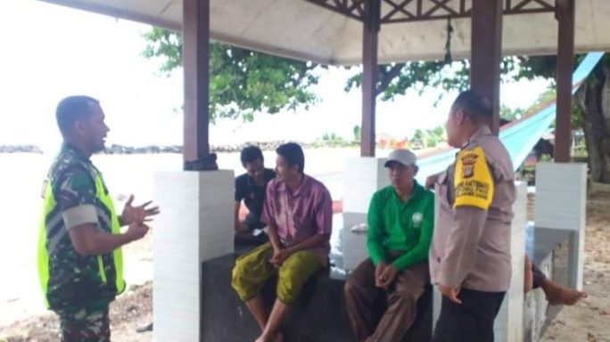 Tanggap Dalam Meminimalisir Kerugian Pada Warga, Babinsa Himbau Warga Agar Waspada Terhadap Datangnya Bencana Alam