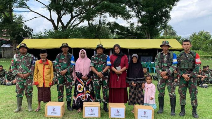 Peduli Sesama, Usai Melaksanakan Latihan Taktis Tingkat Peleton Prajurit Cheetah Kompi Senapan C Yonif 113/JS Laksanakan Baksos dan Karya Bakti.