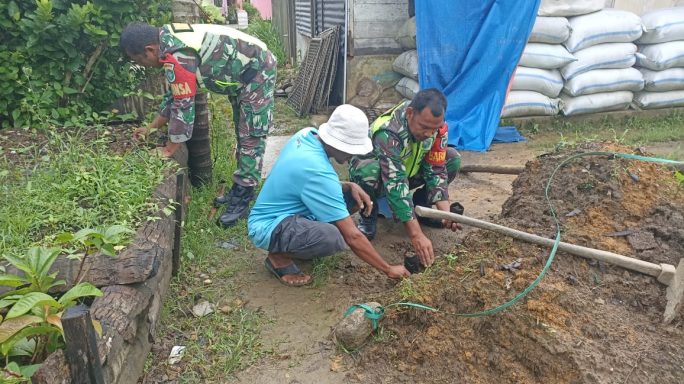 Babinsa Sambangi Usaha Warga Binaan pembibitan durian