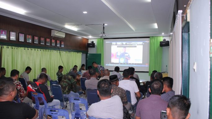 Prajurit Kodim 0107/Aceh Selatan Menyaksikan Acara Syukuran Sanggamara Awara Dalam Rangka HUT TNI ke 78