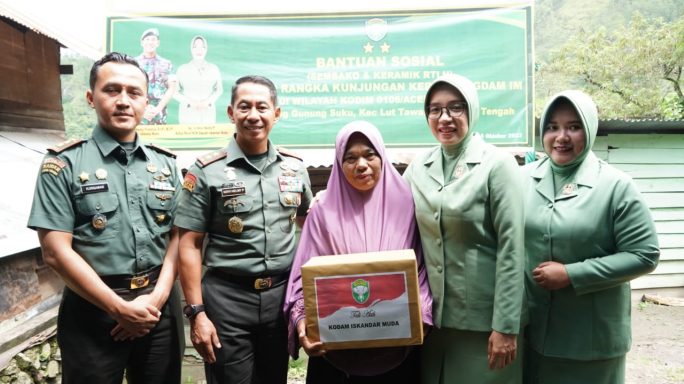 Kunjungi Kampung Pelosok, Pangdam IM Berikan Bantuan Pembangunan Rumah Tidak Layak Huni.