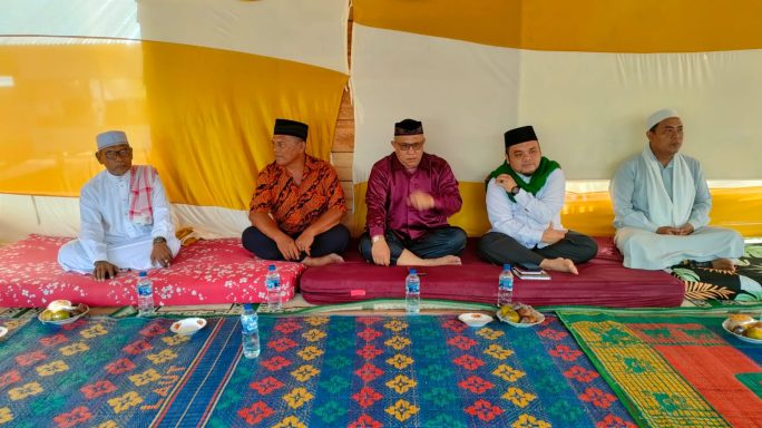 Dekatkan Diri Dengan Ulama dan Warga Babinsa Hadiri Peringatan Maulid Nabi Muhammad SAW di Wilayah Binaan