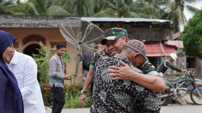 Kisah Haru Warga Kluet Timur Dalam Proyek Bedah Rumah TMMD ke 118 Bersama Irdam Iskandar Muda