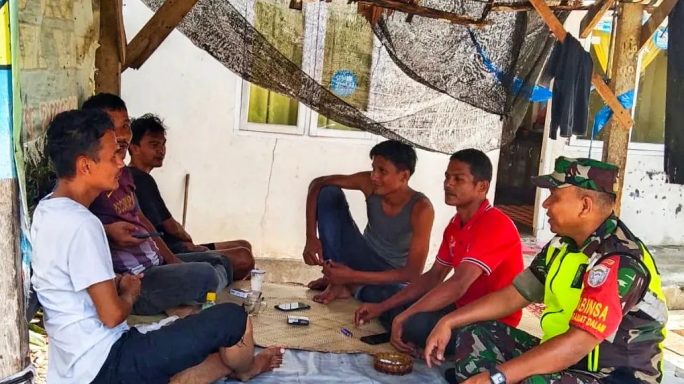 Babinsa Kota Sigli Mengingatkan Pentingnya Keamanan, Bijak Bermedia Sosial dan Hindari Narkoba