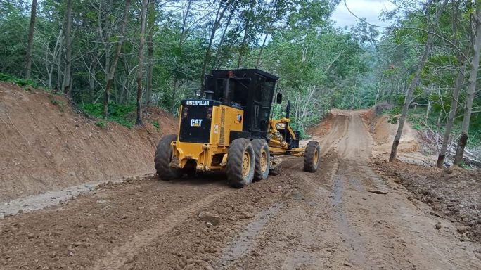 Satgas TMMD Pada Sasaran Fisik Utama Melaksanakan Pengerasan Dan Pemasangan Gorong-Gorong