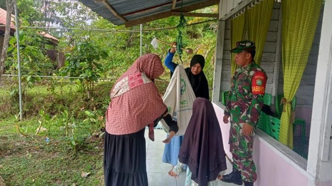 Babinsa Koramil 06/Teluk Dalam Dampingi Kegiatan Posyandu Balita Dan Ibu Hamil