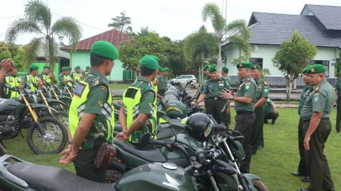 Dandim Aceh Singkil Periksa Perlengkapan Babinsa yang Bertugas dalam Pemilu 2024