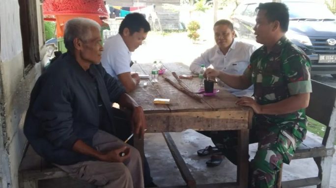 Dengan Semangat Komsos Jalin Keharmonisan Antara Babinsa Dan Masyarakat