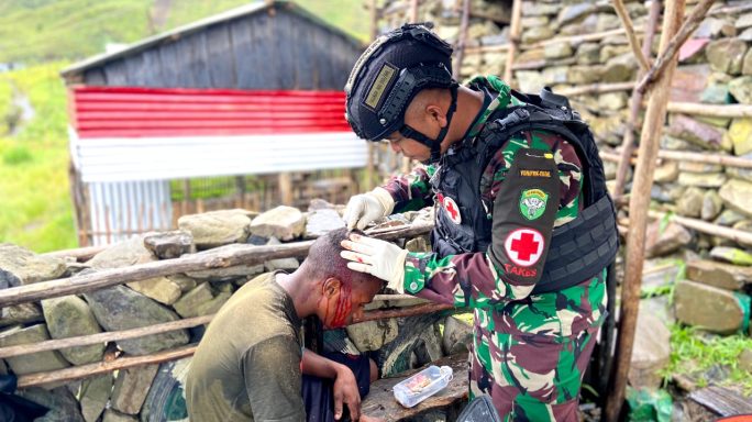 Selalu Sigap dalam Memberikan Bantuan Pengobatan, Tim Kesehatan Satgas Yonif 115/ML Pos Wuyuneri Sangat Disayangi oleh Masyarakat
