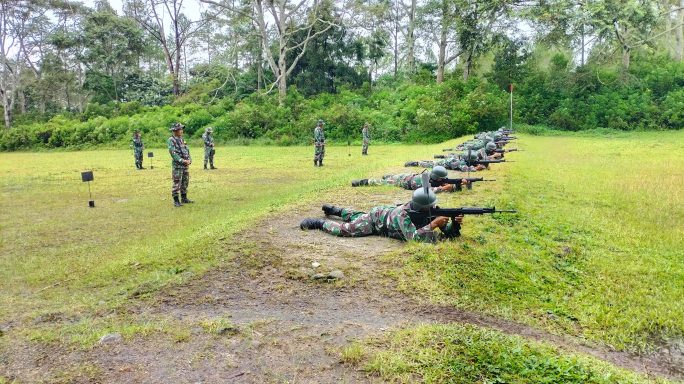 Prajurit Kodim 0119/BM Asah Kemampuan Menembak