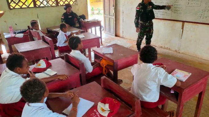 Demi Tingkatkan Mutu Pendidikan Untuk Generasi Muda, Satgas Pamtas Statis RI-PNG Yonif 111/KB Kirim Tenaga Pendidikan