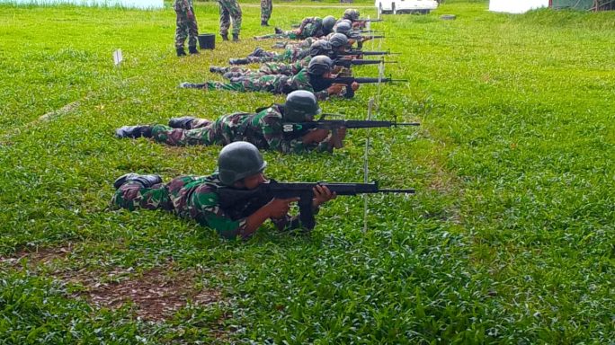 Tingkatkan Kemampuan, Prajurit Kodim 0117/Aceh Tamiang Latihan Menembak