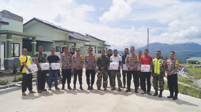Kapolres BM Berikan Bingkisan Kepada 7 orang Prajurit Kodim 0119/BM