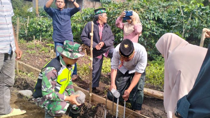 Bangun Tempat Pengajian, Babinsa Hadiri Peletakan Batu Pertama