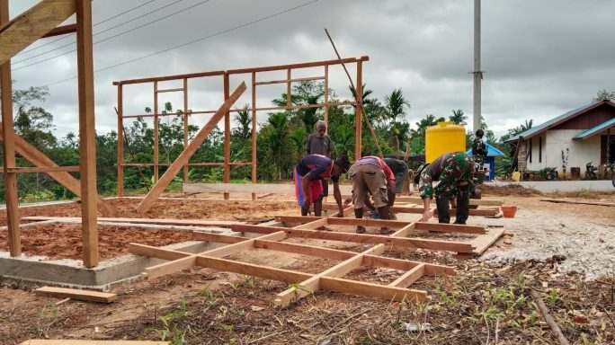 Masyarakat Merespon Positive Ajakan Satgas Pamtas Statis RI-PNG Yonif 111/KB Bangun Pasar Rakyat