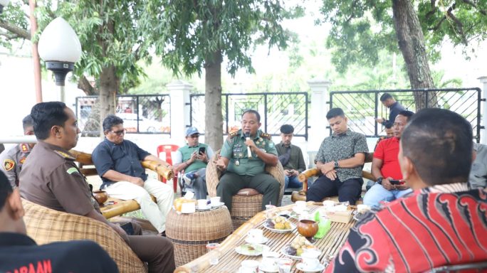 Dandim Pidie dan Forkopimda Pidie Mengadakan Acara “Ngopi Bareng” Bersama Insan Pers