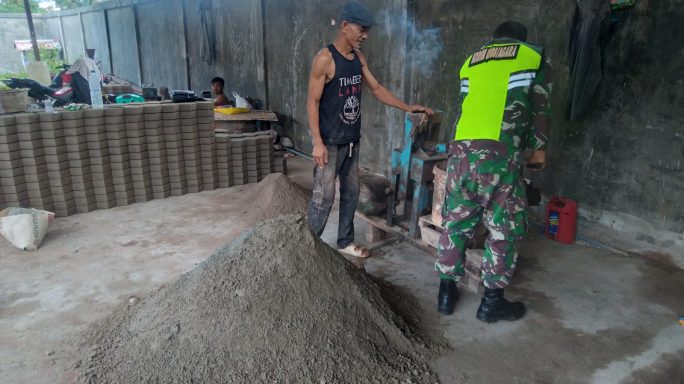Babinsa Beri Semangat Usaha Warga untuk Maju Berkembang