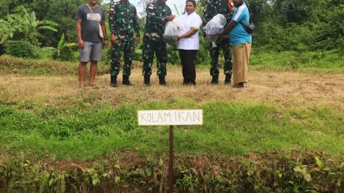 Satgas Pamtas Statis RI-PNG Yonif 111/KB Mendapat Bantuan Bibit Ikan Dari Pemerintah Daerah