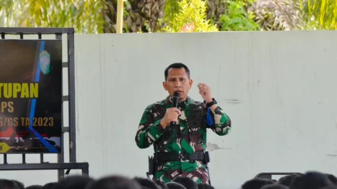 Danrindam IM selaku Wadanlat menutup Latihan Pratugas Batalyon Infanteri 116/GS dalam rangka tugas operasi sebagai Satgas Pam Obvitnas PT Freeport Indonesia