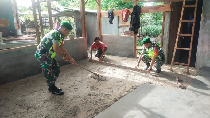 Ringankan Beban Warga Binaan Babinsa Bantu Bangun Rumah Mitra Karib