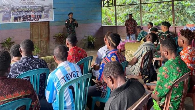 Dengan Komunikasi Sosial ( Komsos ) Satgas Pamtas Statis RI-PNG Yonif 111/KB Ingatkan Pemuda Untuk Tidak Terpengaruh Isu Jelang 1 Desember.