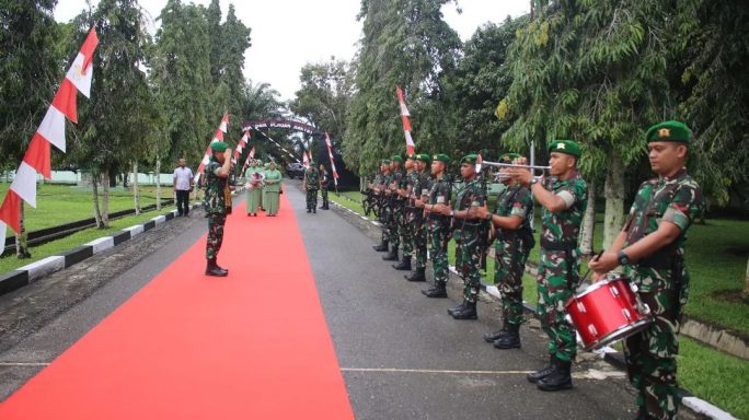 Danrem 012/Teuku Umar Berikan Pengarahan Kepada Prajurit Yonif 116/Garda Samudra