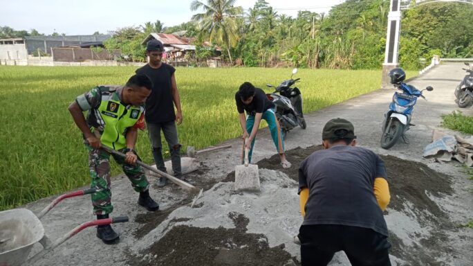 Babinsa Gleumpang Baro Terus Jalin Kemitraan Bersama Masyarakat di Desa Binaan