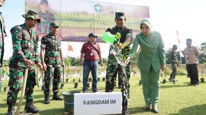 Pangdam IM Memimpin Karya Bhakti Penanaman Pohon di Dsn. Pasi Leuhan Kec. Johan Pahlawan, Kab. Aceh Barat.