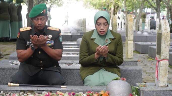 Pangdam IM Pimpin Ziarah rombongan Dalam Rangka Hari Juang TNI AD Ke 78 di Taman Makam Pahlawan Banda Aceh.