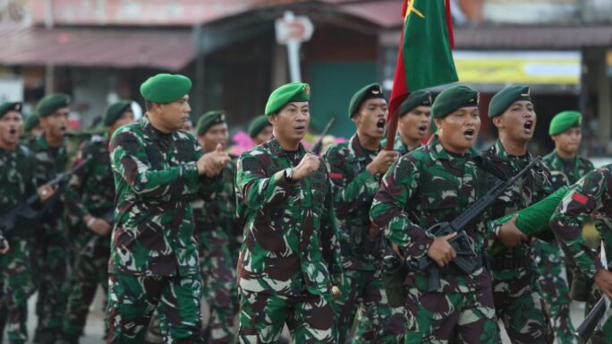 Gelorakan Hari Juang Infanteri Ke – 75, Pangdam IM Mengikuti Gerak Jalan Peleton Beranting YWP Jaya Bersama Prajurit.