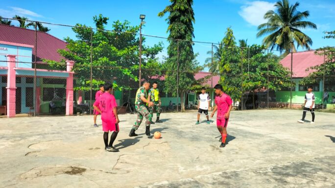 Jalin Kekompakan Babinsa Bersama Pemuda Desa Binaan Olah Raga Bersama