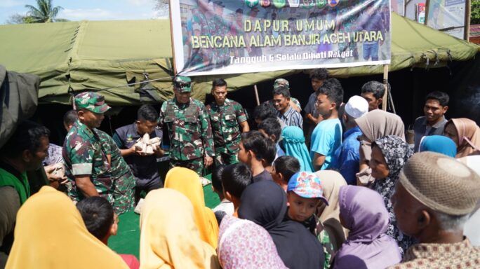 Dandrem 011/Lilawangsa Kunjungi Pengungsi, Hingga Cek Dapur Lapangan