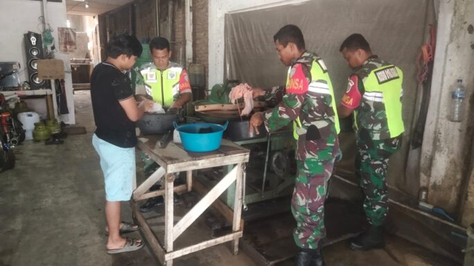 Sambangi UMKM,Pembuatan Bakso Babinsa Himbau Dan Motifasi
