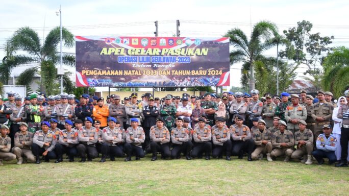 KASDIM 0111/ BIREUEN MENGHADIRI APEL GELAR PASUKAN OPERASI LILIN SEULAWAH TAHUN 2023 DALAM RANGKA PENGAMANAN NATAL TAHUN BARU 2024