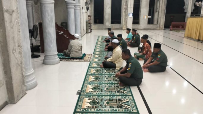 Ajang Manunggal Subuh Dimanfaatkan Anggota Koramil 04/Meureubo Lebih Dekat Kepada Allah SWT Sekaligus Dekat Dengan Masyarakat