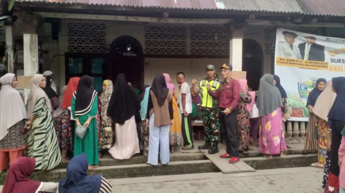 Kegiatan Pangan Murah di Desa Kuala Baru Sungai Didampingi Oleh Babinsa