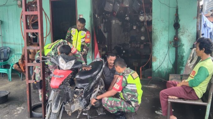 Komsos Bersama Bengkel Motor, Babinsa Beri Motivasi