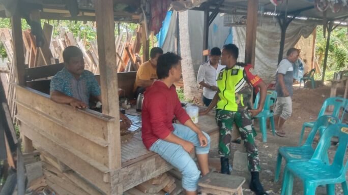 Babinsa Koramil Grong-Grong, Serda Jonni, Imbau Warga Desa Sukon Waspada Banjir