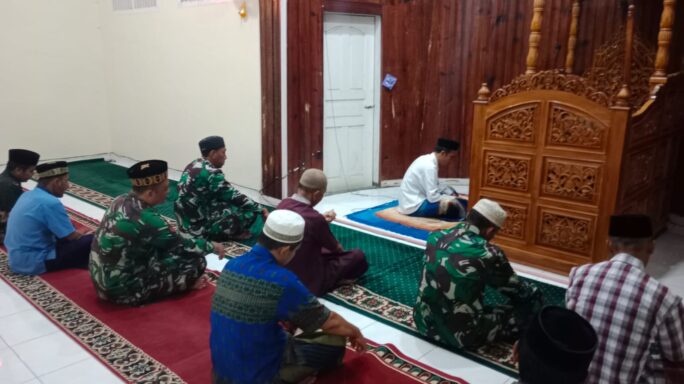 Dengan Sholat Subuh Berjamaah, Pererat Silaturahmi Babinsa Dengan Masyarakat