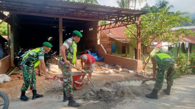 Ringankan Pekerjaan Warga Babinsa Bantu Ikut Bangun Rumah