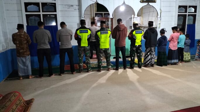 Sholat Subuh Berjamaah, Ajang Silaturahmi Babinsa Dengan Masyarakat