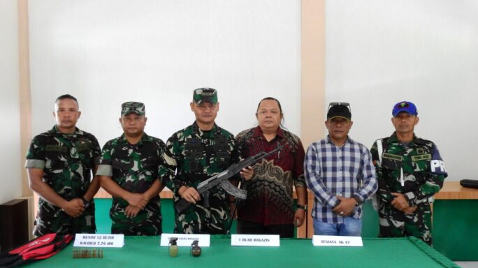 Satu Pucuk Senjata Api, Dua Granat Standar Dan 12 Munisi Sisa Konflik diserahkan Ke Kodim 0117/Aceh Tamiang
