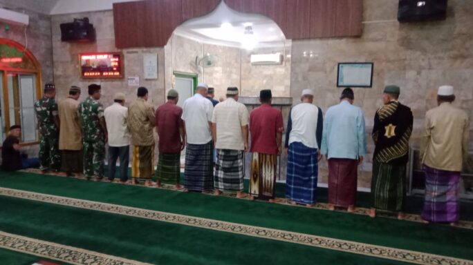 Memakmurkan Masjid, Babinsa Jajaran Kodim 0117/Aceh Tamiang Manunggal Subuh Berjamaah