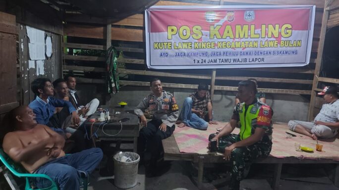 Sinergitas TNI-POLRI Laksanakan Patroli Bersama Cek Pos Siskamling