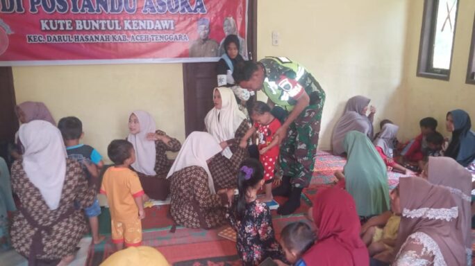 Sukseskan Kegiatan Babinsa Dampingi Posyandu Di Desa