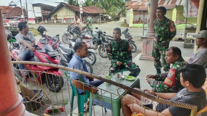 Babinsa Aktif Jalin Komsos Kepada Warga Untuk Rukun Jelang Pemilu